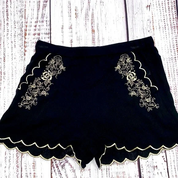 Love Tree black scallop hem shorts size small new without tags - Picture 3 of 8